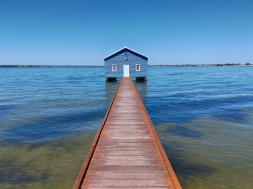 パース スワンリバーの青いボートハウス Blue Boat House Swan RIver Perth